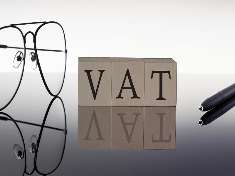 Zasady rozliczania podatku VAT w ramach tzw. pakietu e-commerce